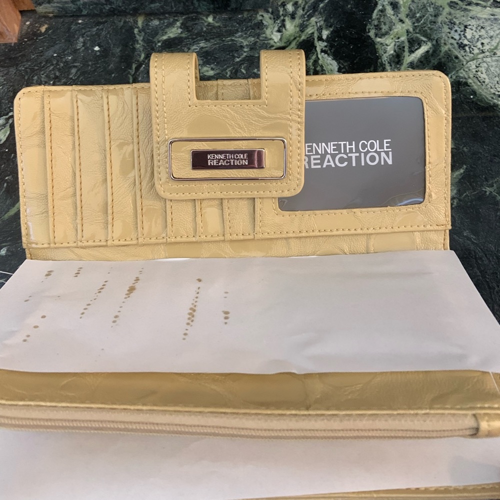 NWT Kenneth Cole Reaction clutch/wristlet - Picture 6 of 6